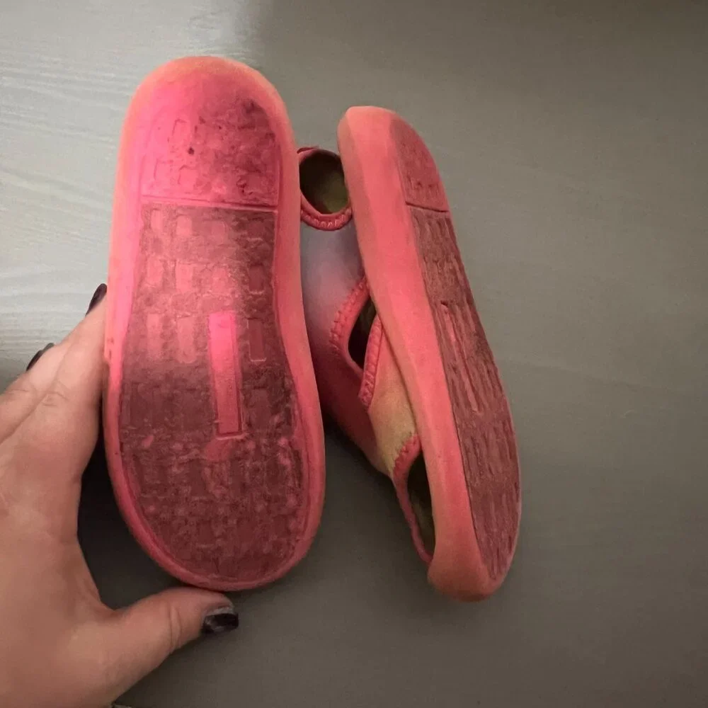 OshKosh Water Shoes - Size 11 - Pink